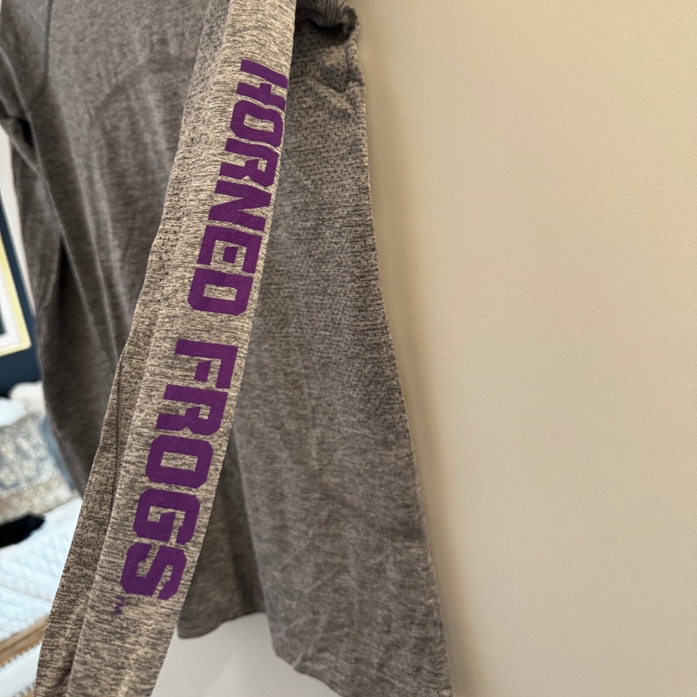 TCU horned frog swiftly long sleeve hip lululemon size 8 limited edition